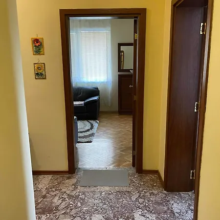 Апартаменти Sunny Cozy Flat In The Centre, Close To Beach, 4 Rooms, 105sqm Варна
