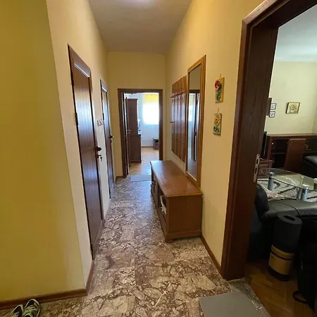 Sunny Cozy Flat In The Centre, Close To Beach, 4 Rooms, 105sqm Varna